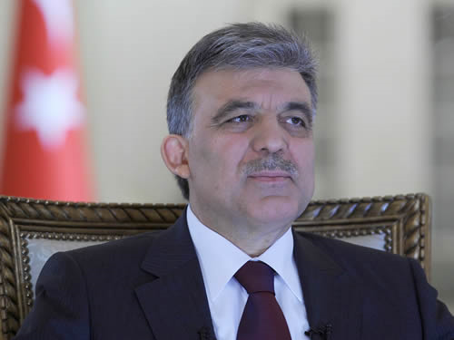 Abdullah Gül Condemns the Terrorist Attack in Paris